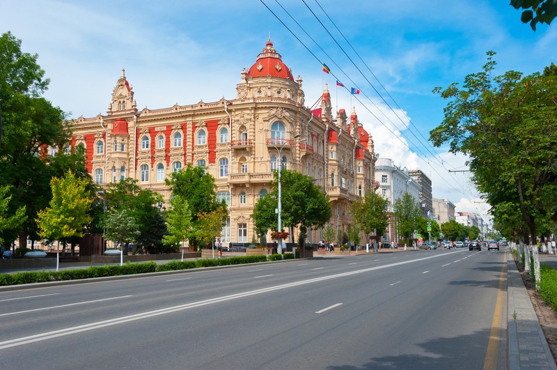 Ростов - город на Дону, на Доне