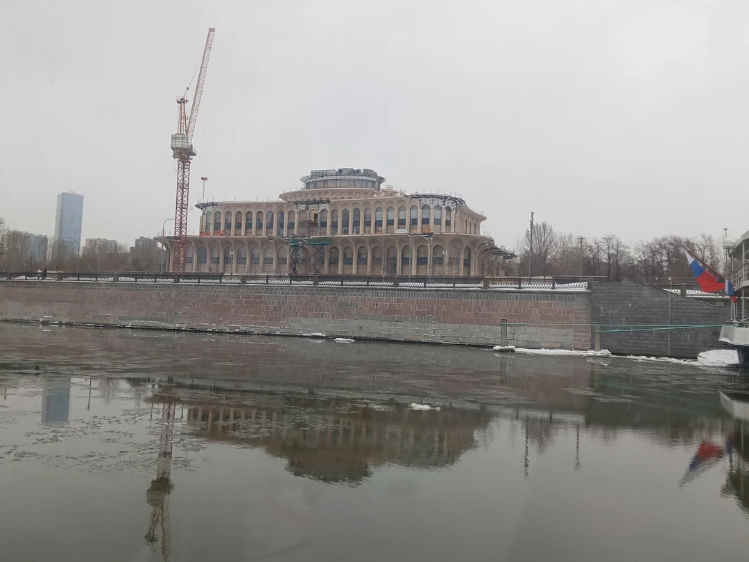 Путешествие к небоскрёбам Москвы-Сити по реке на аквабусе (Елена)