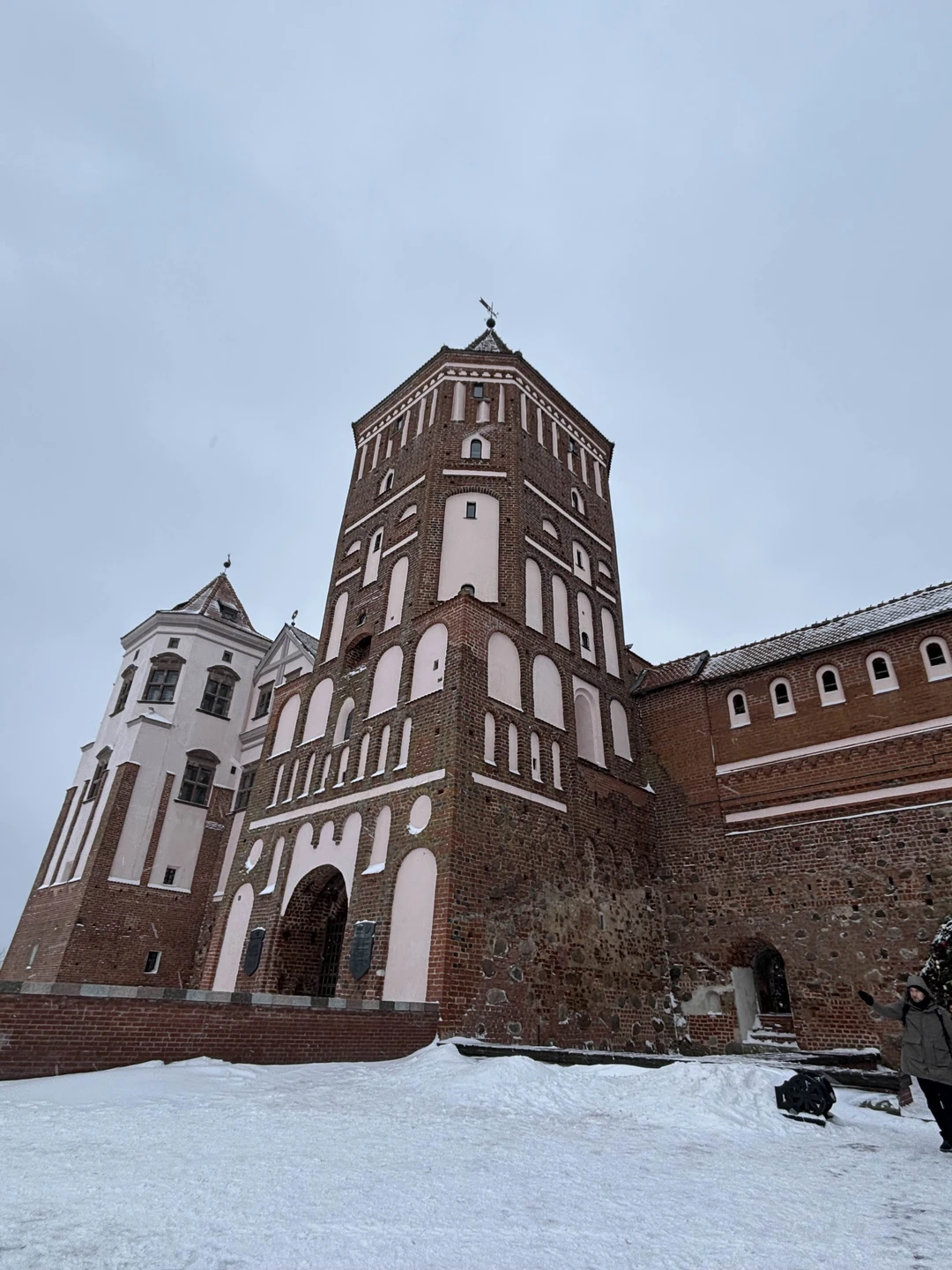 Трансфер из Минска в Мирский и Несвижский замки (туда-обратно) (Ольга)