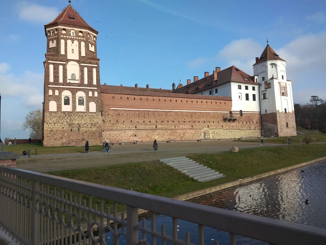 Групповая экскурсия в замки Мир и Несвиж (обед включен) (Надежда)