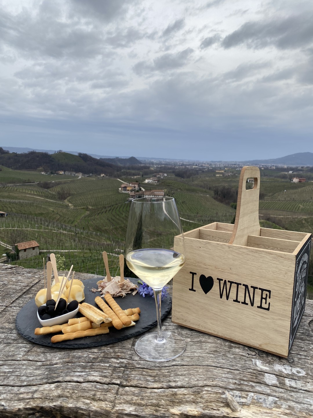 Потрясающая экскурсия! Алессандра прекрасно все организовала: на винодельне мы пробовали вкусное просекко (DOCG), позже очень вкусно