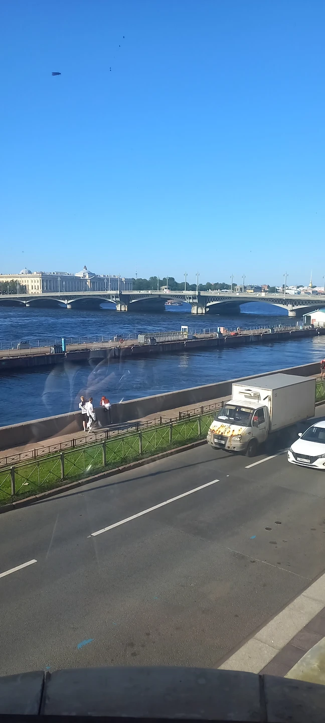 Очень интересно. Пароксы истории в этом здании переплетены.