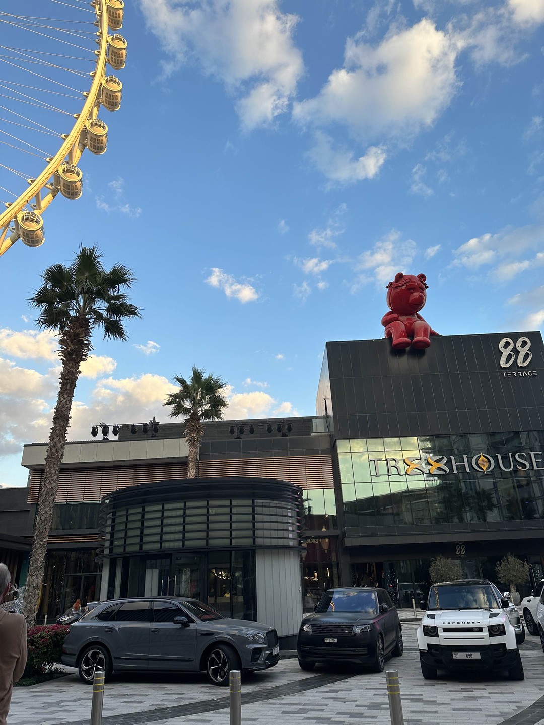 Билеты прислали быстро, все объяснили по поводу времени посещения, рекомендую