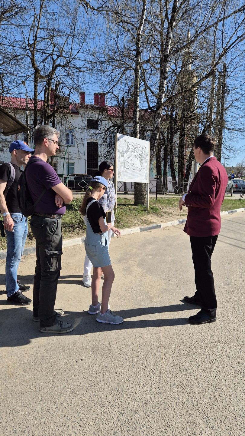 Нам очень-очень понравилась экскурсия с Евгением! Театрализованная/интерактивная, не скучная, интересная подача. Очень приятны отношение и внимательность