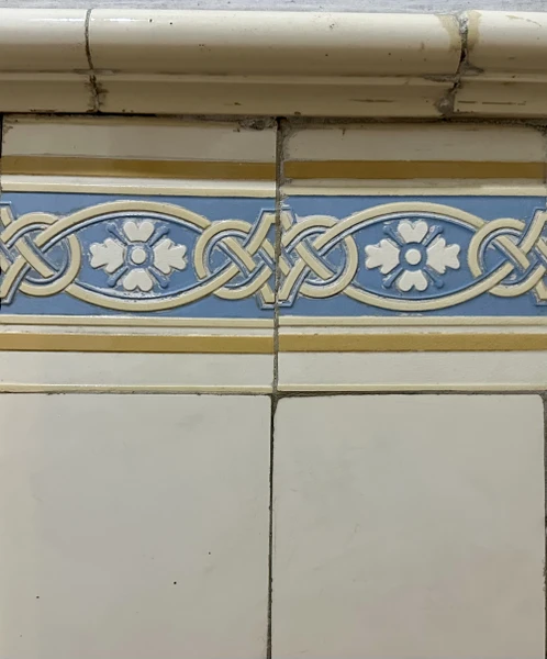 экскурсия подробная, познавательная, однако цена несколько завышена (с учетом обстоятельств). интересно было увидеть вживую интерьер из