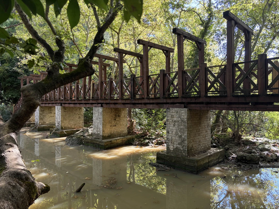 Начала октября, Анталия, уголок джипа. Прохладно - стоит взять что-то от ветра, по прямой - очки пилота. Забрали первым но и оставили первым