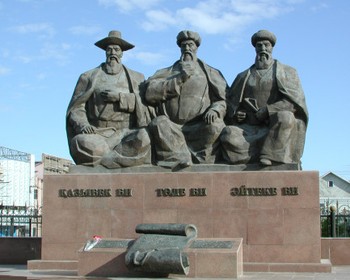 Старая часть города и скоростной поезд в Алматы