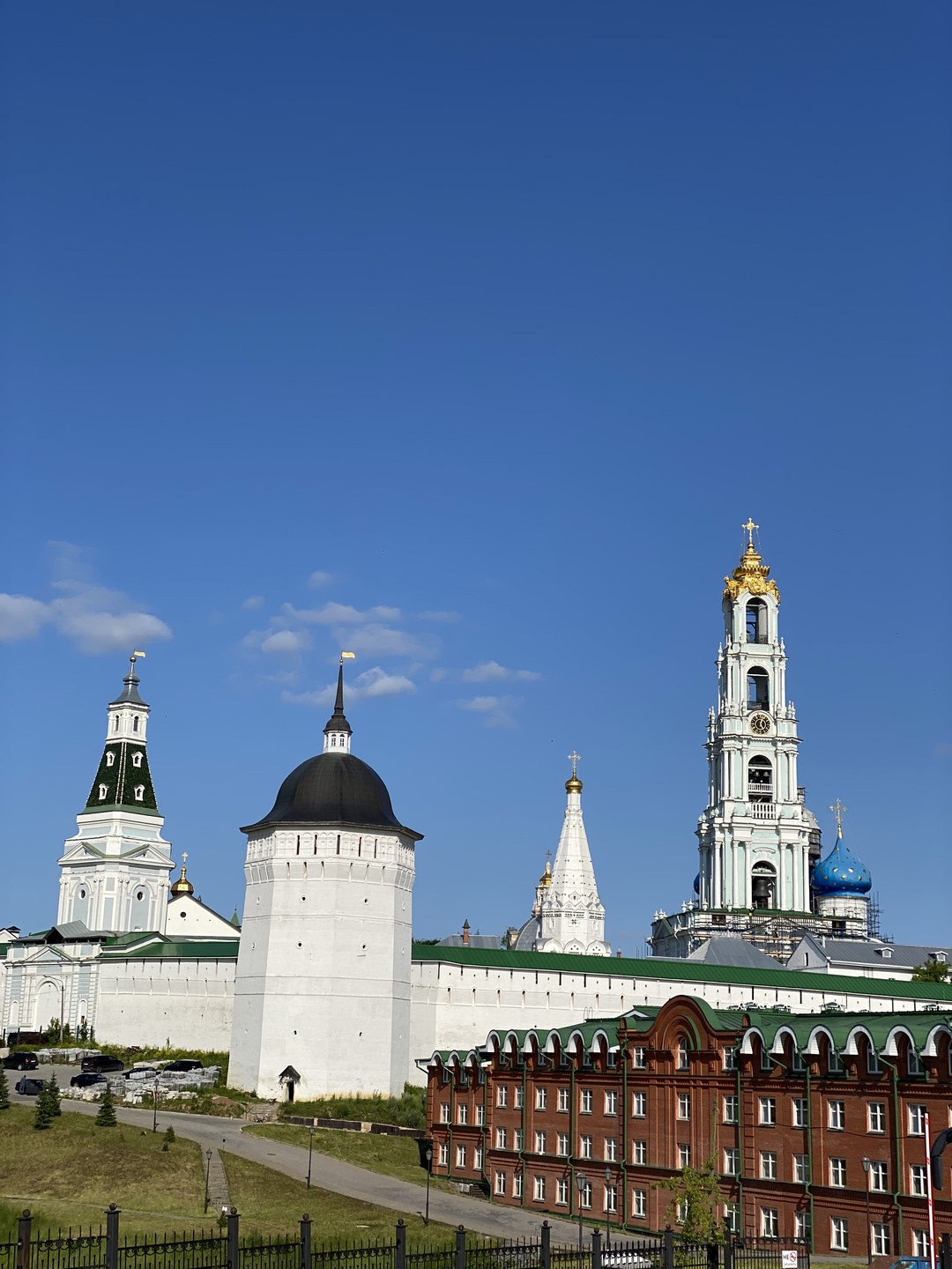 Мы очень рады, что знакомство с Сергиевым Посадом началось с экскурсии, которую провела для нас Анна