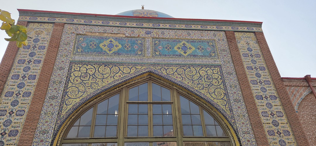 Очень интересная экскурсия по необычным для туриста местам с историческим уклоном на становление и развитие Еревана