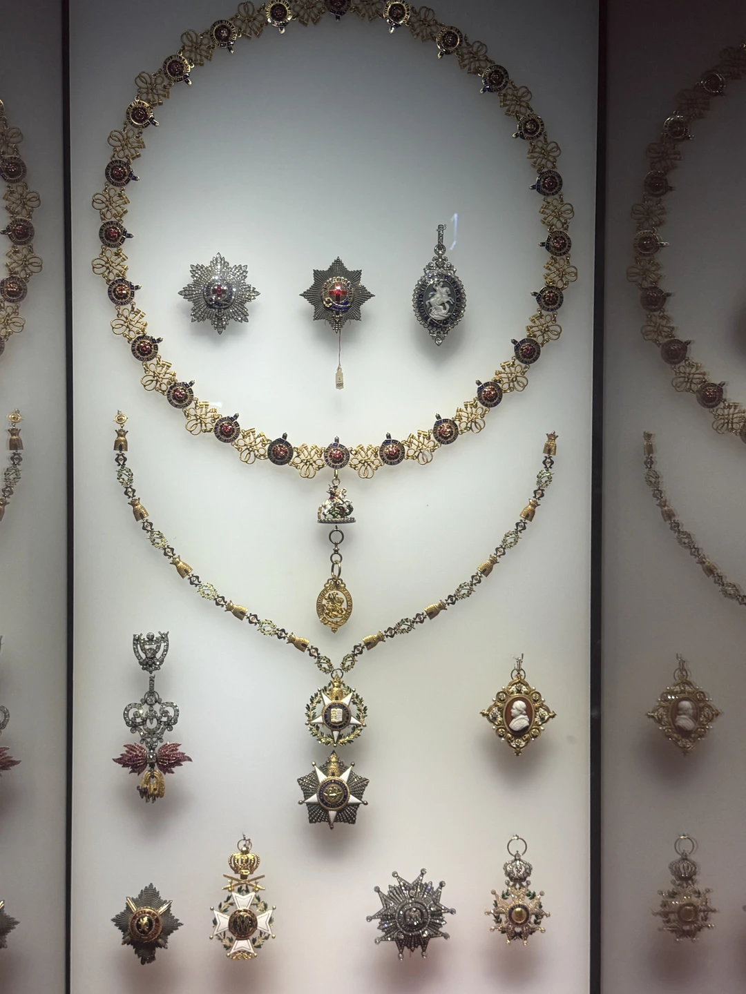 Рушен знает свое дело, провел экскурсию, ответил на наши вопросы, подсказал, что еще посмотреть, куда стоит