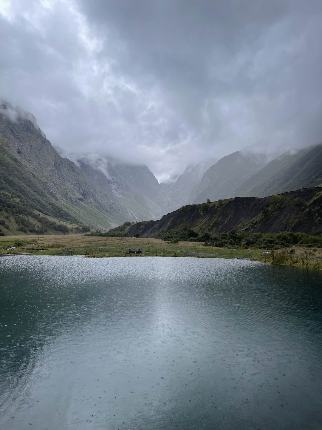Спасибо организатору Зубари, за предоставленную возможность окунуться в захватывающую атмосферу гор. Прекрасные впечатления! Внимательный, остроумный гид