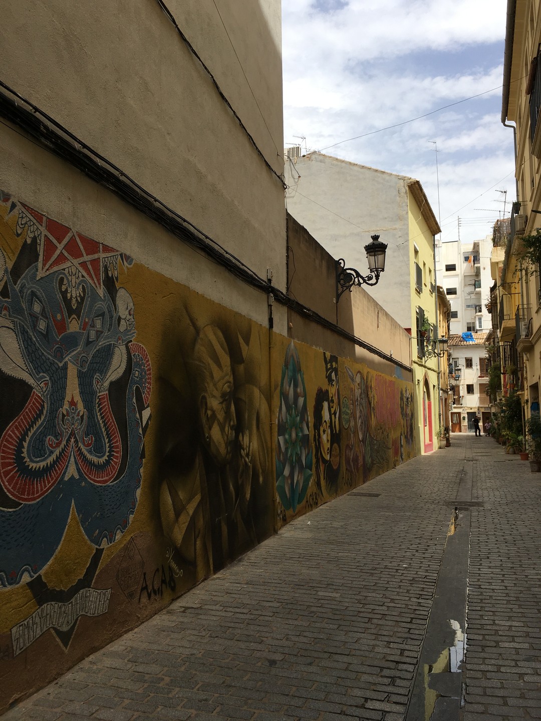 Великолепная экскурсия! Мы с Валентиной прошли по узким улочкам района Эль-Кармен, погружаясь в его историю и