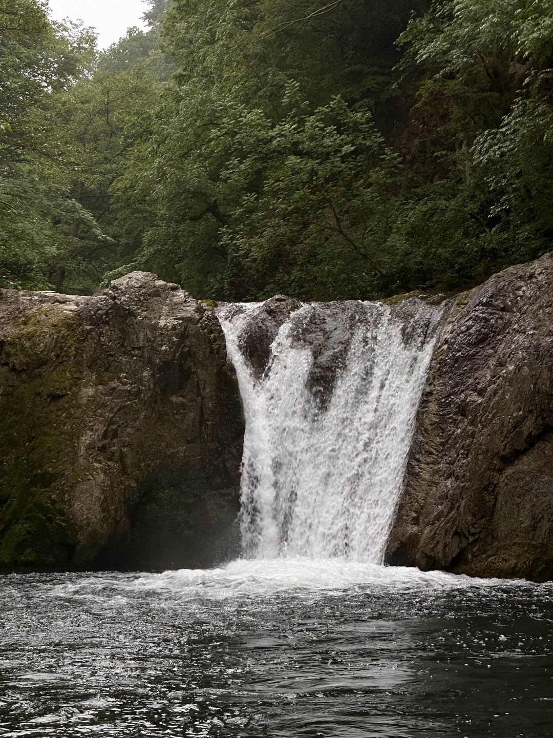Было очень весело) Активности правда много, запасайтесь обувью с хорошим протектором и желательно взять тапки типа кроксов)))