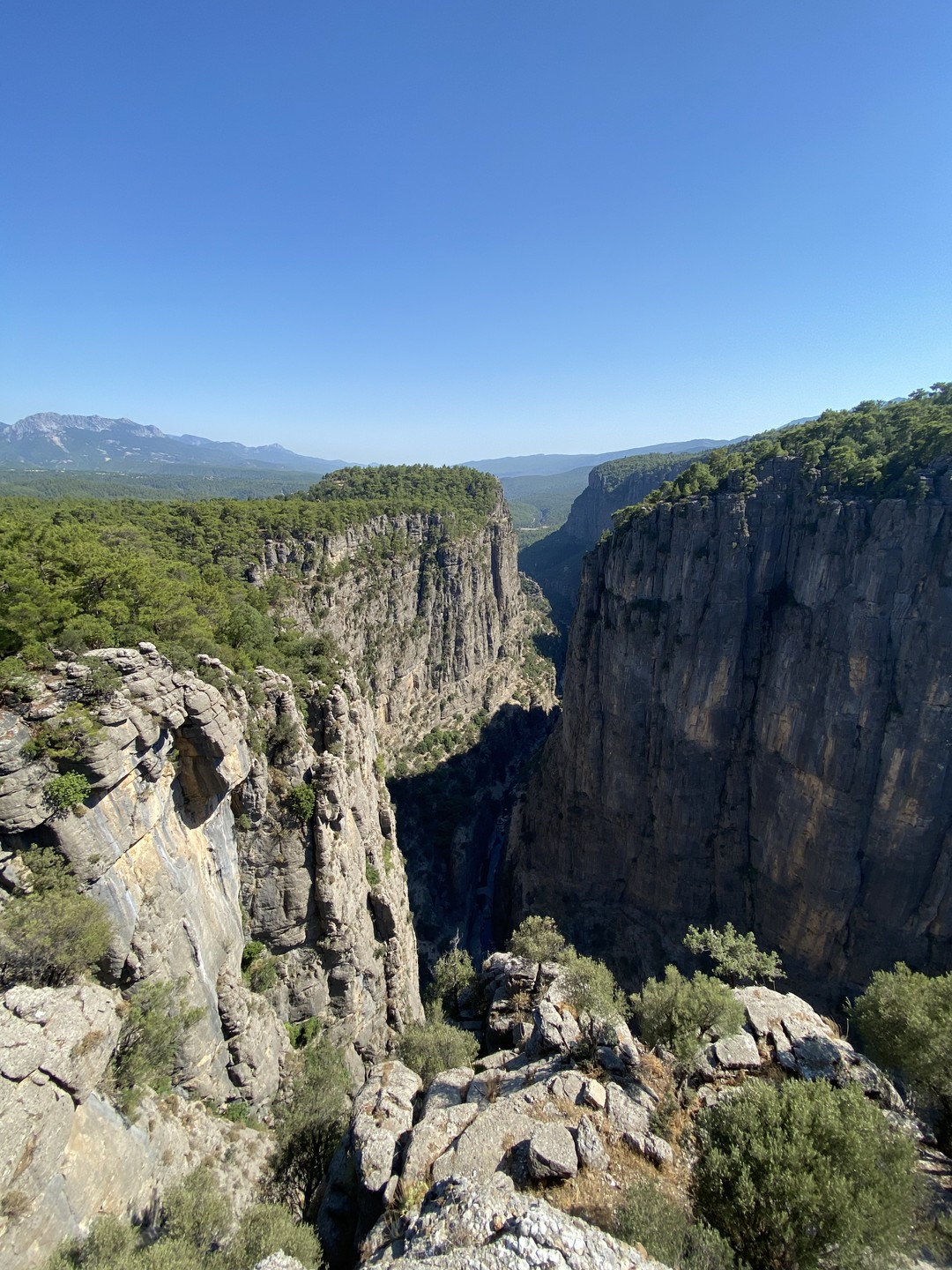 Поездка оставила море положительных впечатлений. Единственное, что вызывало неудобства - хромающая организация на базе. Было непонятно,