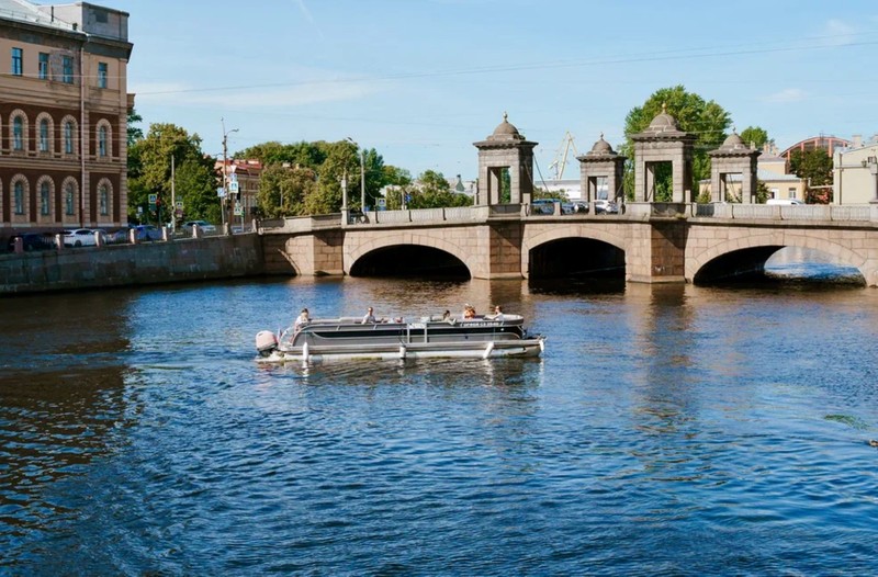 От Фонтанки до Петроградки на водном такси