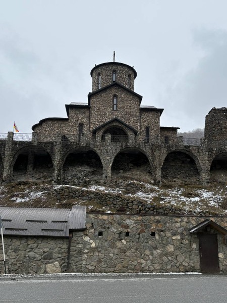 Прекрасная экскурсия, получили много положительных эмоций. Очень понравилась подача информации, юмор и профессионализм гида. Очень красивые