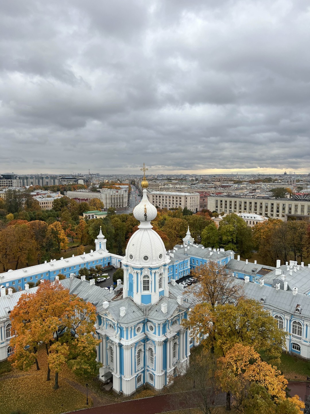 Смольный за 300 лет: от Смольного двора до убийства Кирова (Юлия)