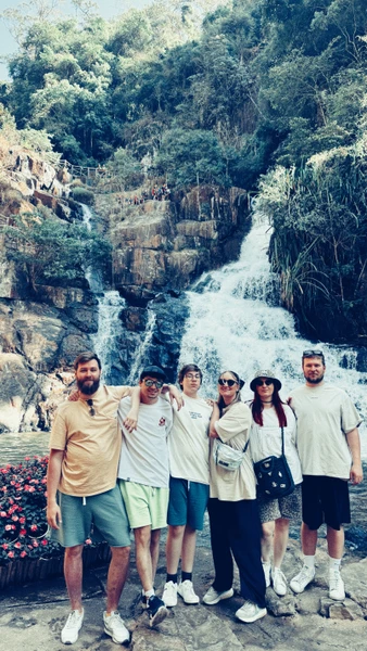 гид Михаил просто восторг, окружил заботой, ни о чем не парились, на родельбане покатались, зверушек погладили