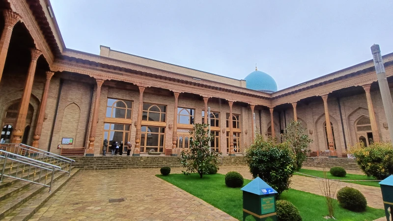 Были в Ташкенте 05 марта. гид Шерзод заботливо встретил нас на вокзале. Экскурсия понравилась. Было много