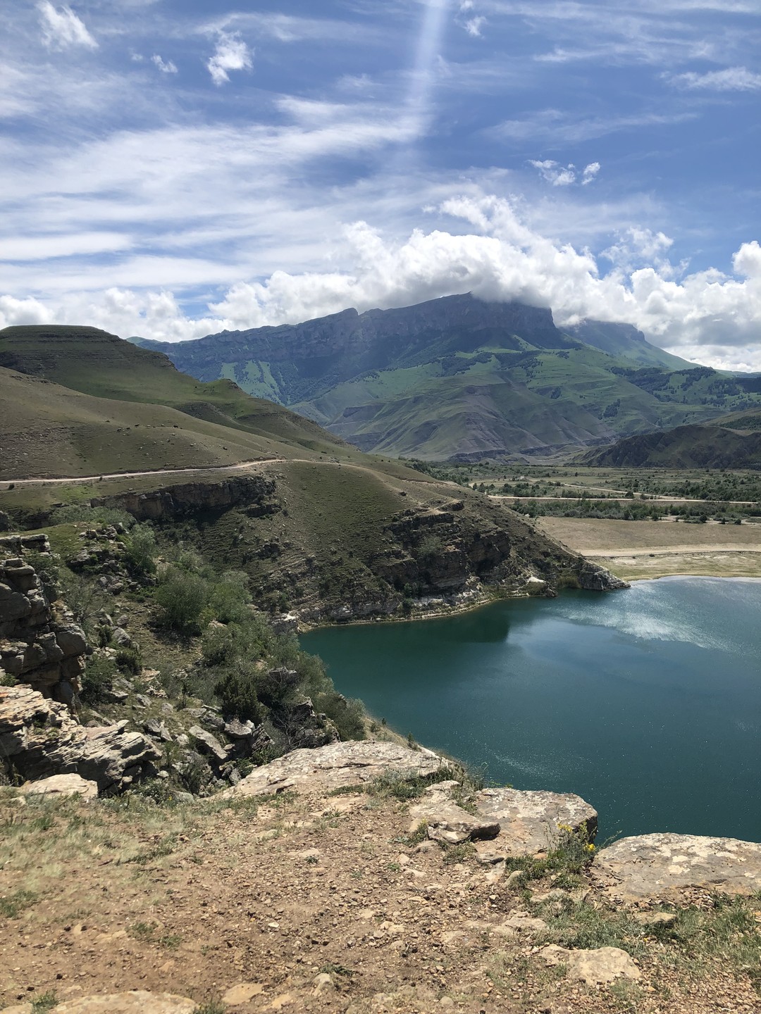 В июне отдыхали в Кисловодске и решили выбрать экскурсию в Кабардино-Балкарию. Экскурсия очень понравилась, мы брали
