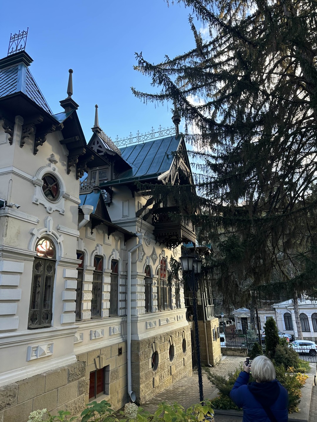 Ледяная поляна Азау и озеро Гижгит из Кисловодска (Елена)