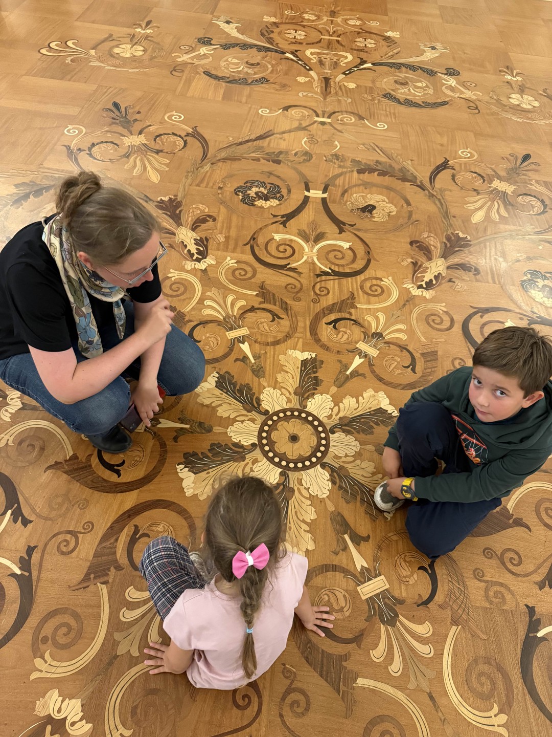 Мне очень понравилось! Никаких накладок. Экскурсия первая, обзорная. Огромное отдельное спасибо за подход к детям, к