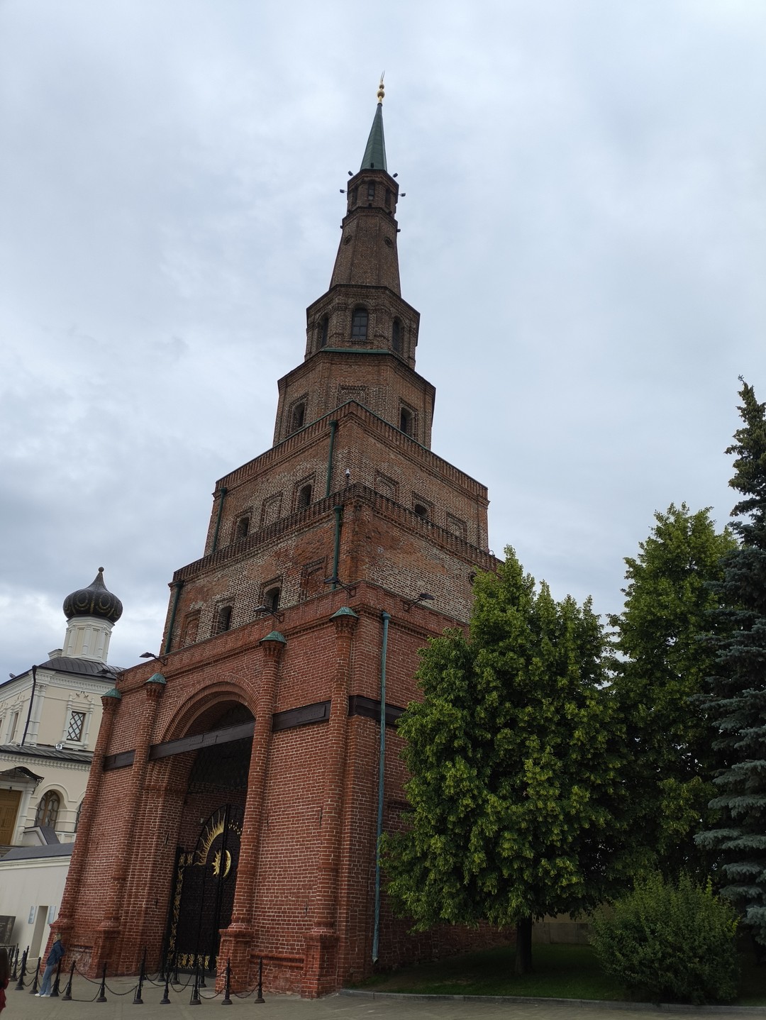 Были на экскурсии с семьёй, 3 человека. Экскурсовод Екатерина отлично провела экскурсию. Нам все понравилось.