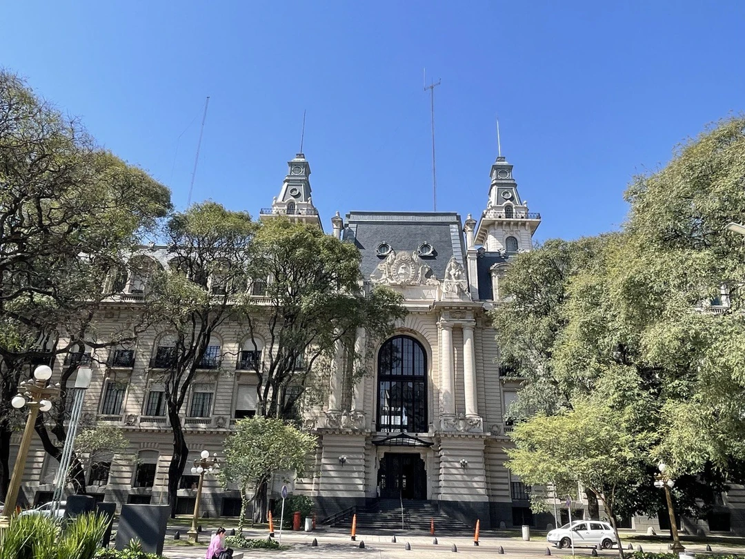 В этой экскурсии понравилось то, что Буэнос-Айрес можно увидеть с абсолютно разных сторон: красочный необычный район