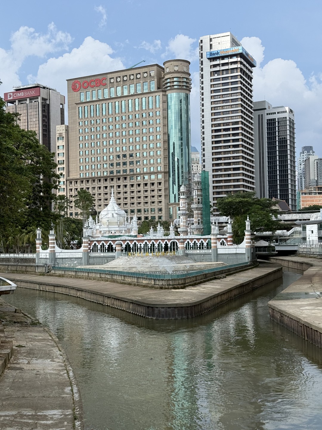 Отличная экскурсия и времяпрепровождение! Прилетели в Малайзию буквально на пару дней, чтобы отметить день рождение мамочки