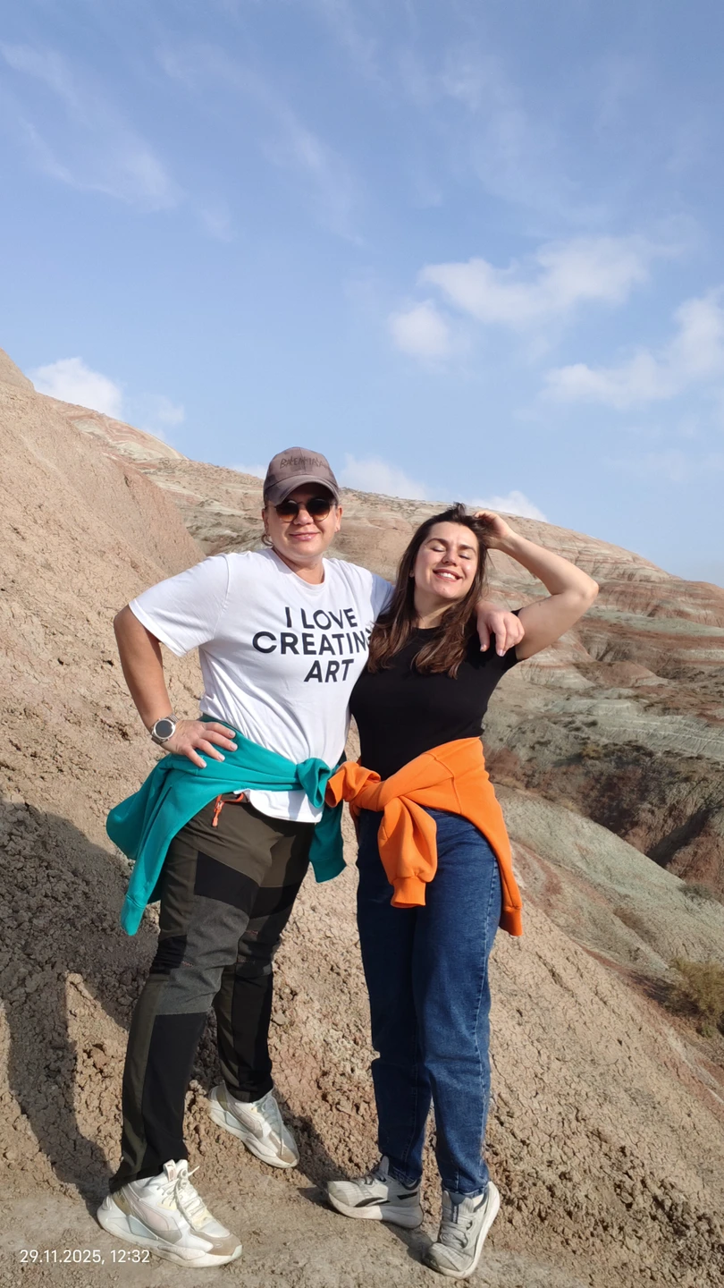 Наш гид был Наваи. Умный, интеллигентный, знает бесконечное количество историй про свой родной город, написал заранее