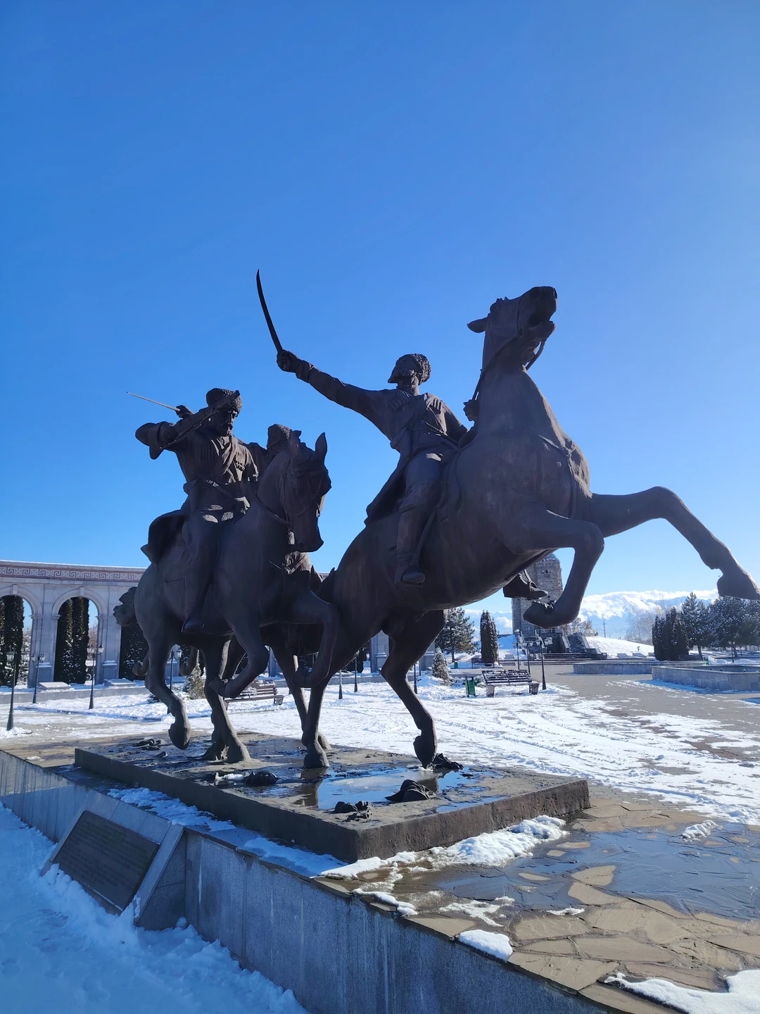 Багауддин отлично владеет информацией о своём регионе. Видно, что человек разбирается в теме. Много читает, анализирует