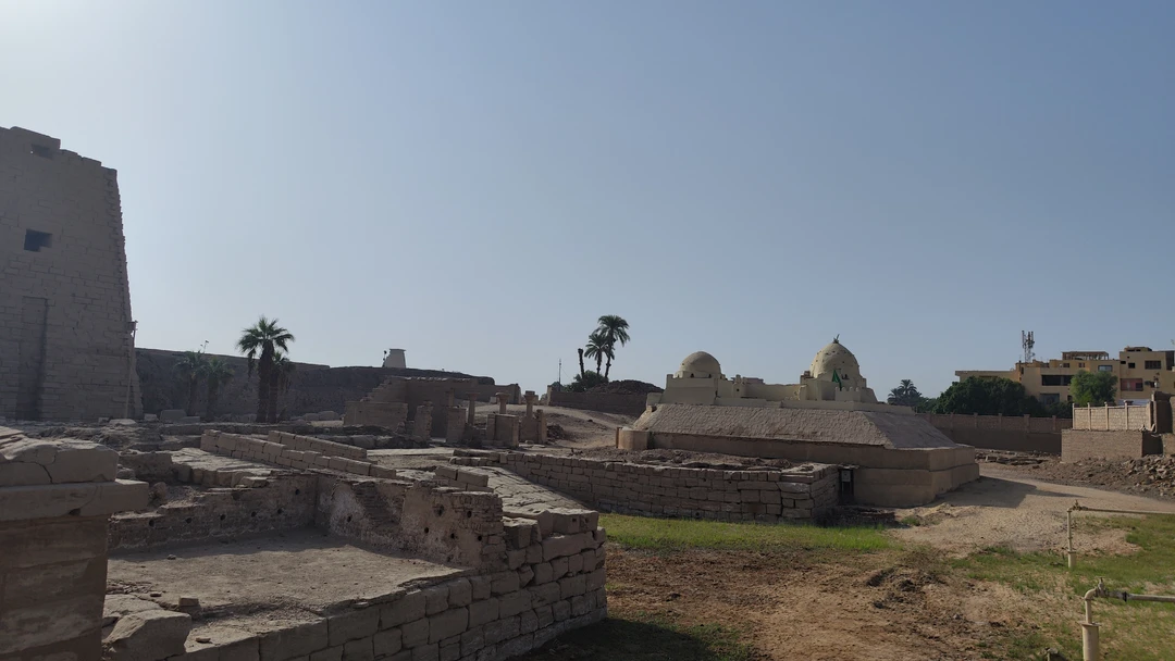 Вчера мы побывали на увлекательной экскурсии в Луксоре. До выбора этого варианта от Ахмеда, планировали взять