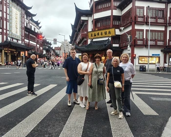 Встреча, размещение в отеле, сады Юйюань, набережная Бунд