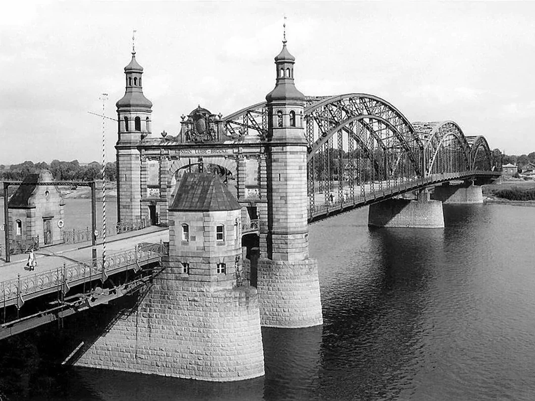 Пограничный пункт на мосту Королевы Луизы