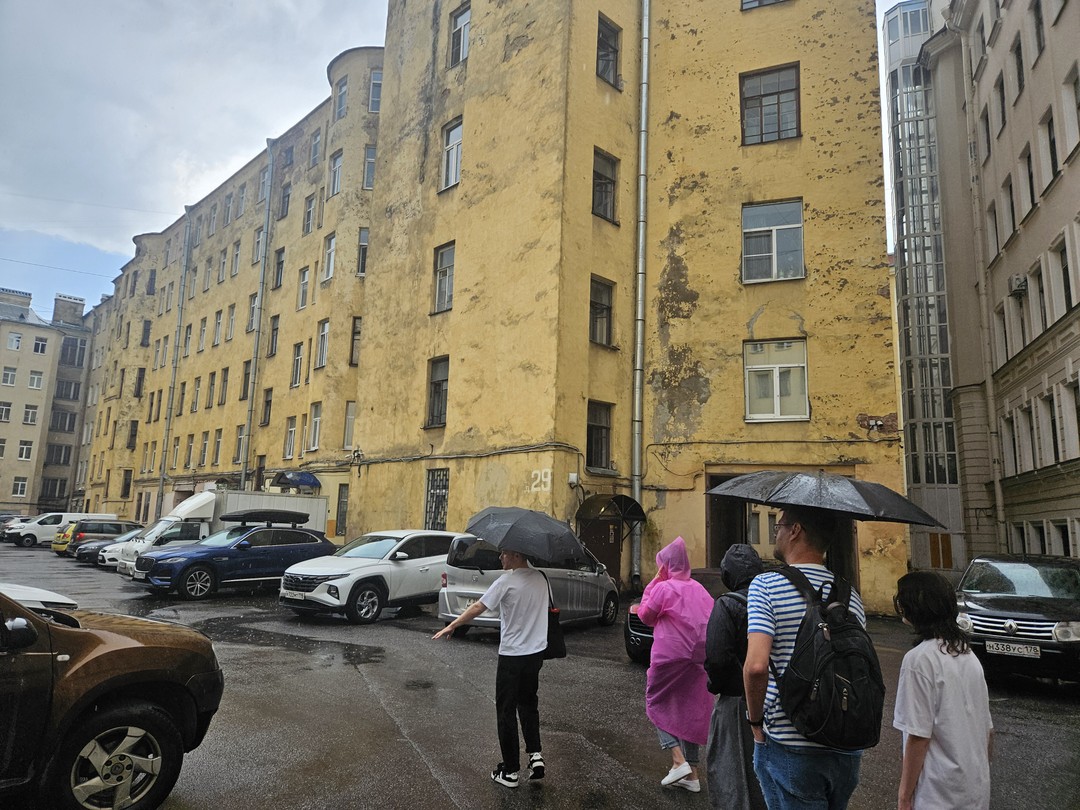 Лабиринты дворов и парадных Петроградской стороны (Анастасия)