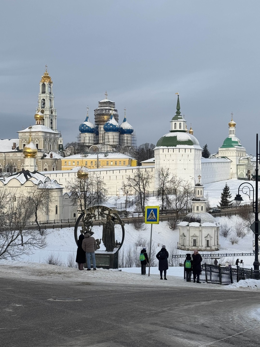 Сергиев Посад: возле стен монастырских (Сергей)