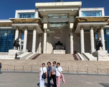 Экскурсия по Улан-Батору: главная площадь, монастырь, музей и подъём к мемориалу