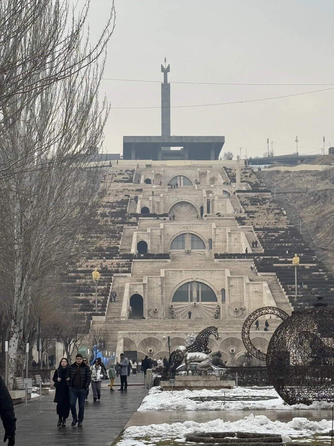 Гурген провел для нас прекрасную экскурсию, его горящий интерес к своей стране и ее истории действительно