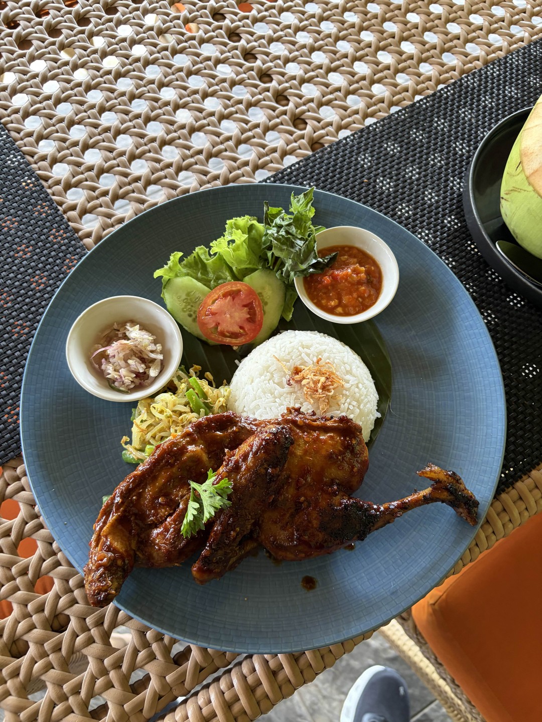 Все четко! Получили массу впечатлений несмотря на ливень. Обезьяны стащили только пакет к орешками и бананами