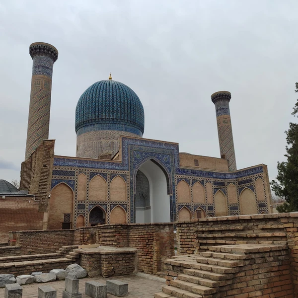 это прекрасная, интересная, насыщенная поездка прошла прекрасно. четкая организация, билеты на поезд получили сразу же на