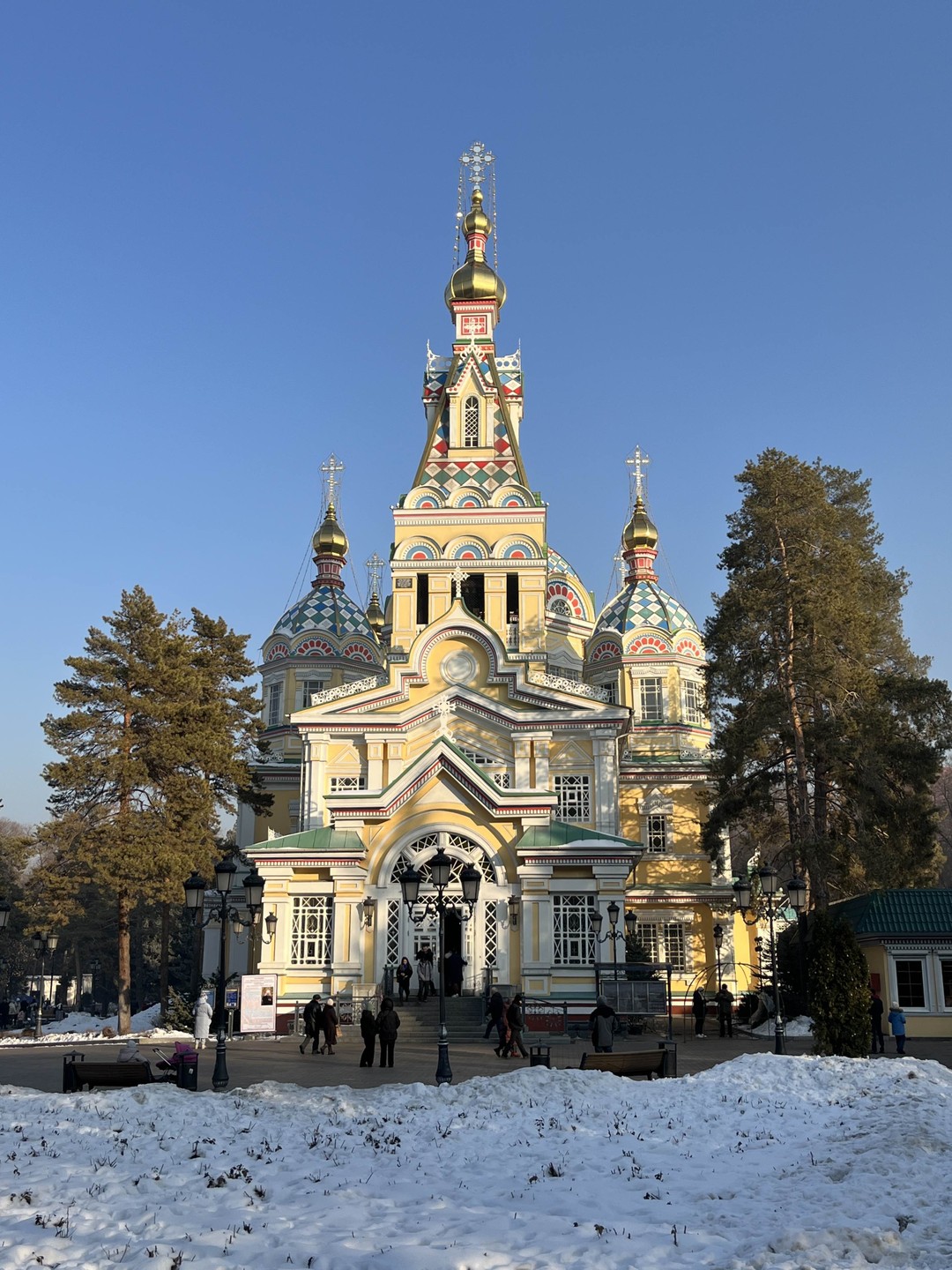 Очень занимательная, насыщенная экскурсия! Начиная от горных красот Шымбулака и заканчивая Золотым квадратом. У Динары глубокие