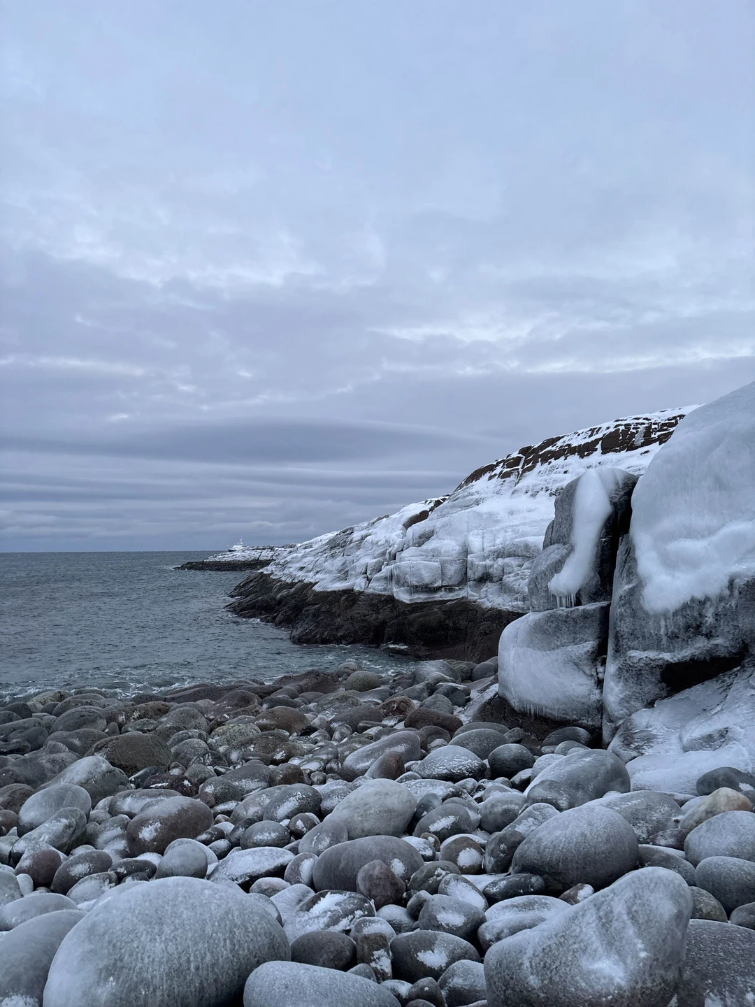 Нашим гидом был Виктор - интересный, эрудированный рассказчик, погруженный в историю Мурманской области. Организационных вопросов не