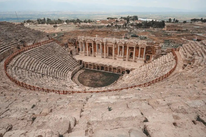 Белоснежный Памуккале и античный город Иераполис из Анталии