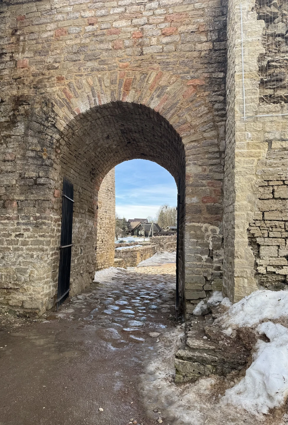 Решение провести 8 марта на экскурсии в Изборск и Печоры точно было хорошим решением: комфортный автобус;