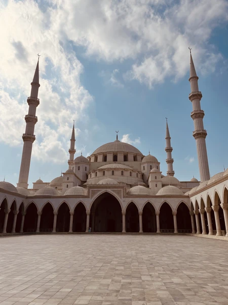 Очень продуманная экскурсия, учли все пожелания. Гид Шоха знает много интересных фактов об истории страны, быстро