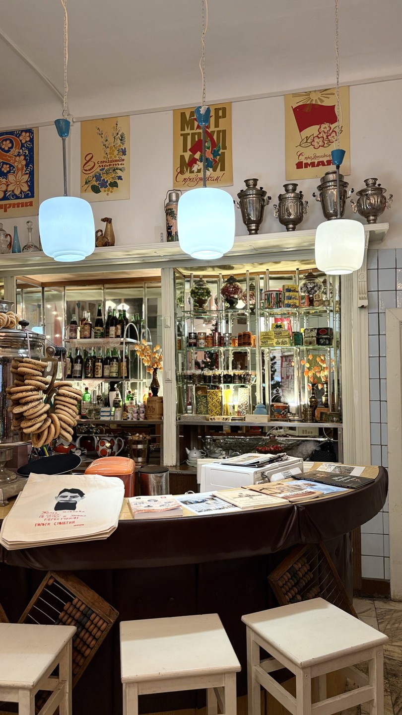 Потрясающая экскурсия особенно в прохладное время года! Большую часть экскурсии мы провели в музее быта советских