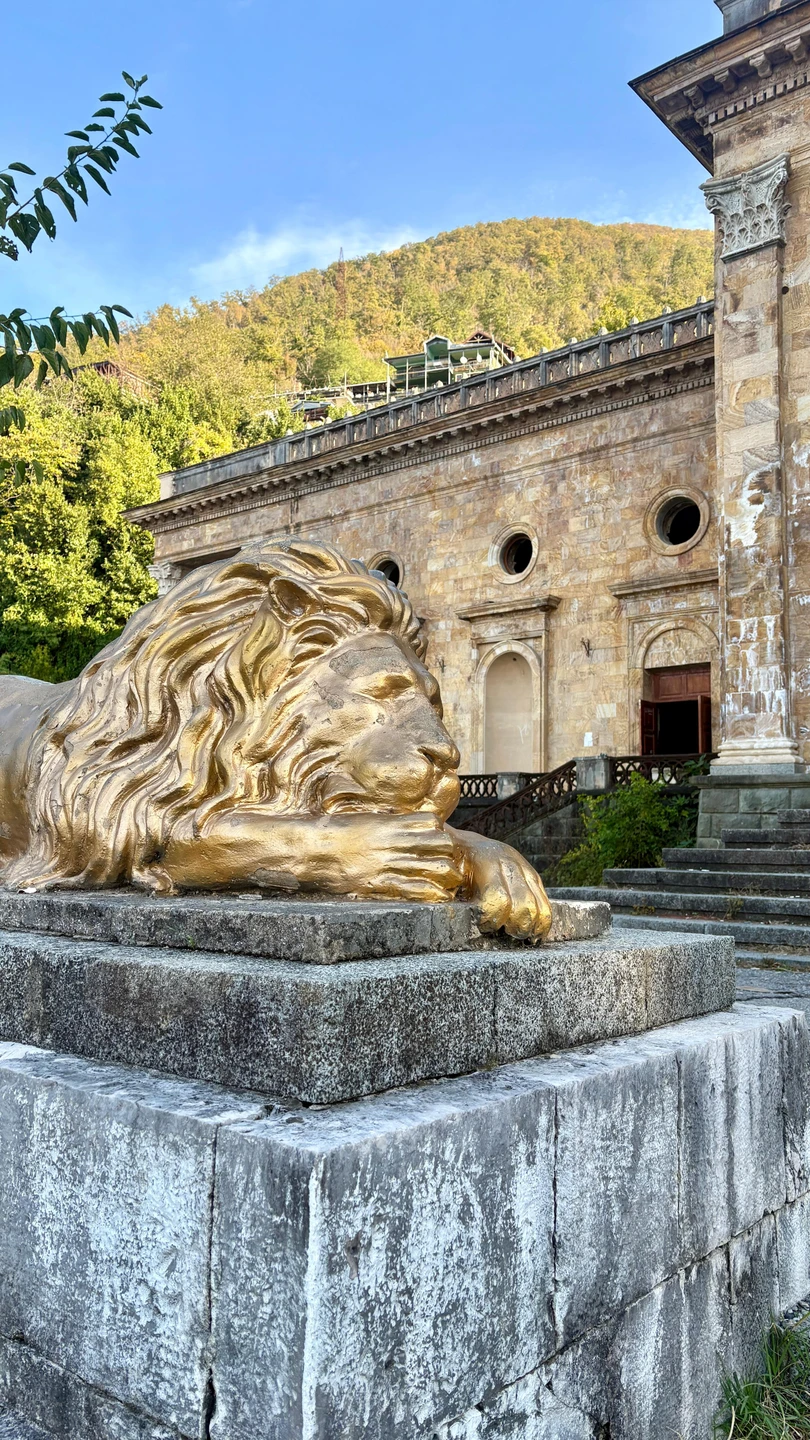 5 ноября были с семьей в путешествии с гидом Вячеславом. Приятный, знающий рассказчик. Посетили очень живописные