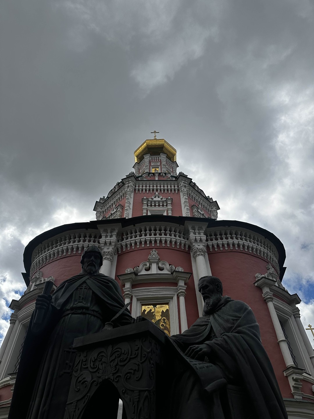 Потрясающая экскурсия и ее проводник Мария. Погрузила нас в историю, искусство, архитектуру и религию. Уникальный материал,