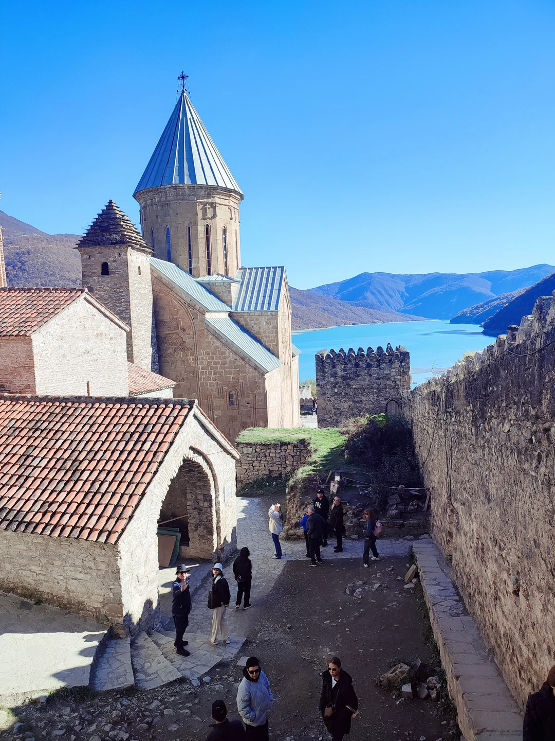 Это маршрут очень интересный и впечатляющий, особенно, если повезло с погодой). Ради таких видов стоит приехать