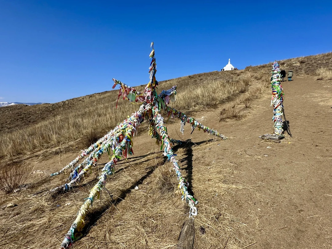 Это нельзя назвать экскурсией, скорее трансфер, ибо информации было нисколько. Но мы остались довольны. Байкал с